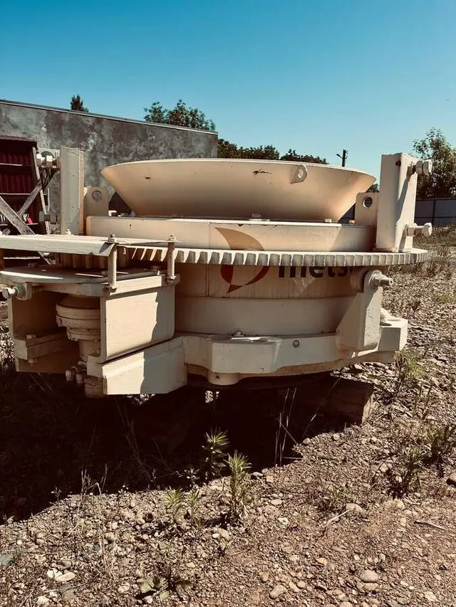 Дробилка конусная гидравлическая HP-200 .