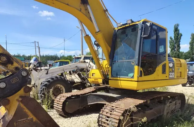 Экскаватор KOMATSU PC220-8MO