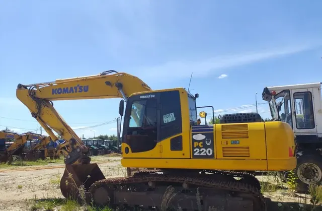 Экскаватор KOMATSU PC220-8MO