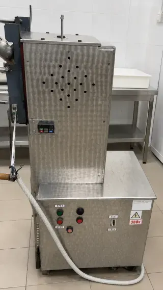 Пельменный аппарат с конвейерной лентой