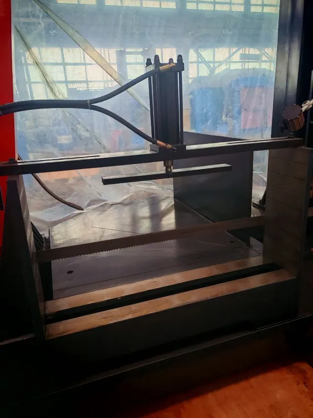 Двухколонный лентопильный станок GH 42100