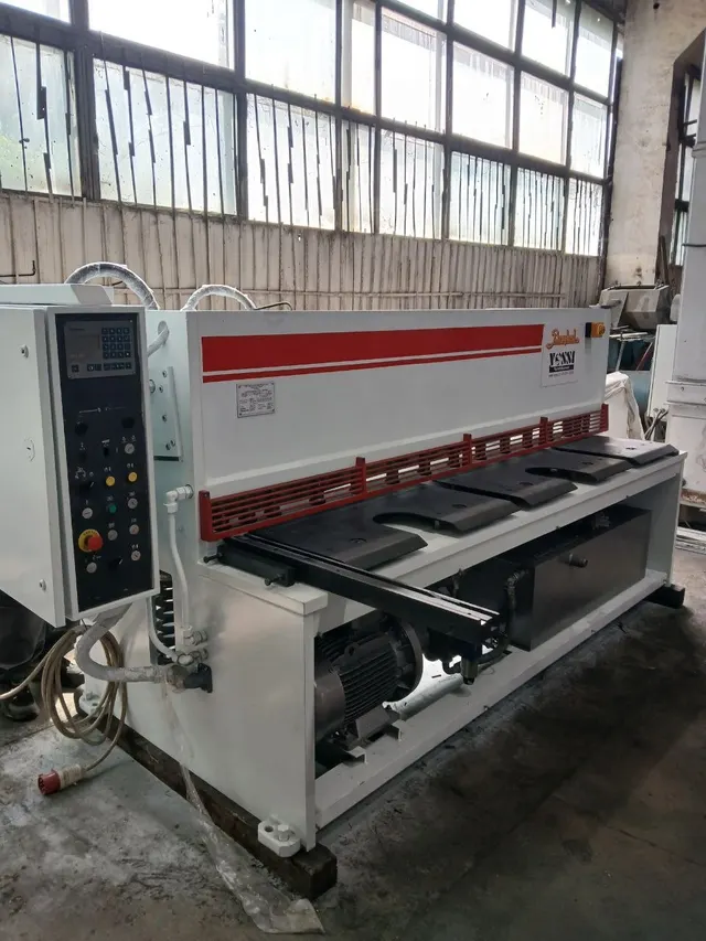 Гильотина BAYKAL 2600х6