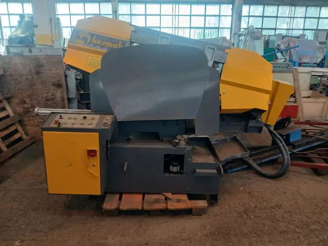 Полуавтоматический ленточнопильный станок по металлу KESMAK KMY DG 400