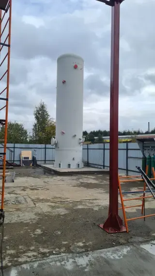 Ресивер водорода стальной. Вместимость: 30 куб. м. Расчетное давление: 3,0 МПа