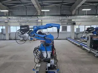 Робототехнический комплекс сварки на базе робота CRP RH20-06W