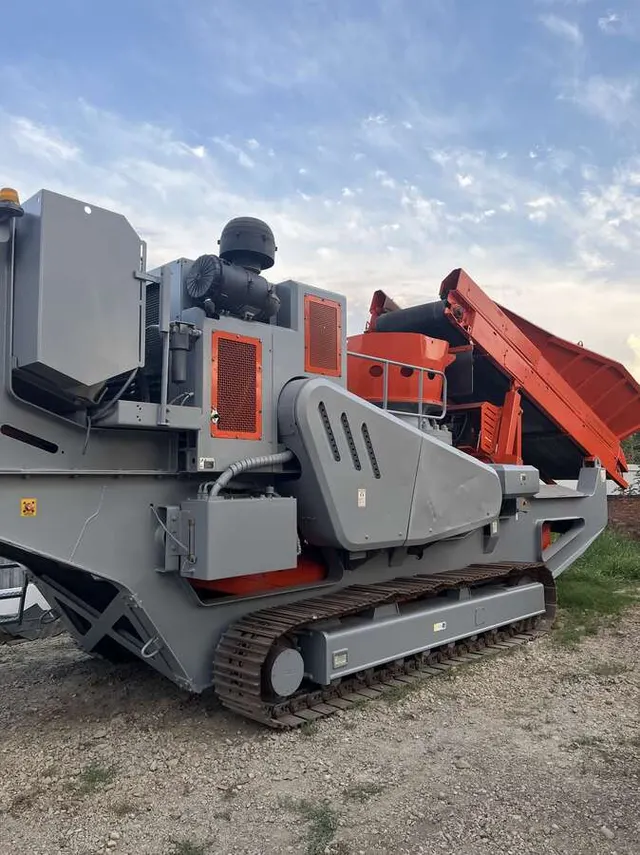 Конусная самоходная дробилка SANDVIK QH 331