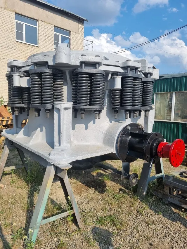 Конусная дробилка КМД-1200 (65 м3/ч)