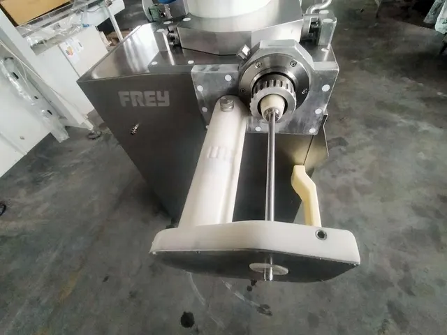 Шприц вакуумный Frey F50 с перекрутчиком