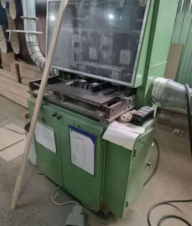 Фрезерный станок для резки дверных коробок