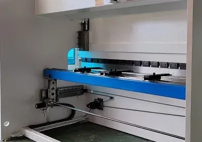 MetalTec HBM 125/2500C Листогибочный гидравлический пресс с ЧПУ контроллером TP10S