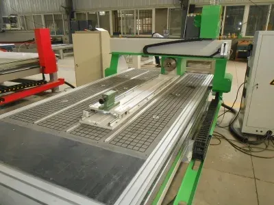 Фрезерно-гравировальный станок с ЧПУ с токарной осью WoodTec HR 1325
