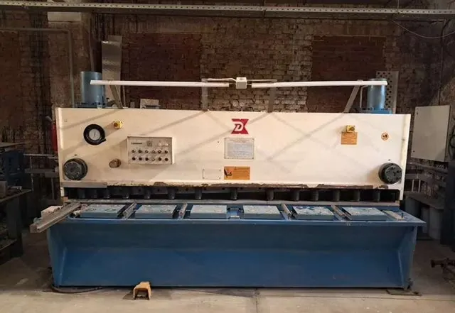 Ножницы гильотинные гидравлические QC11Y 8x3100