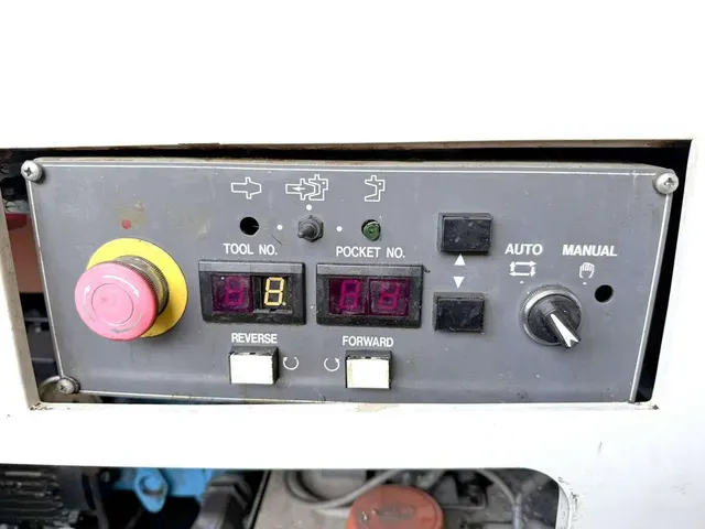 Обрабатывающий центр MAZAK MTV 414 с ЧПУ 1992 г.в.