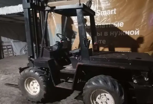 Вилочный погрузчик Manitou.
