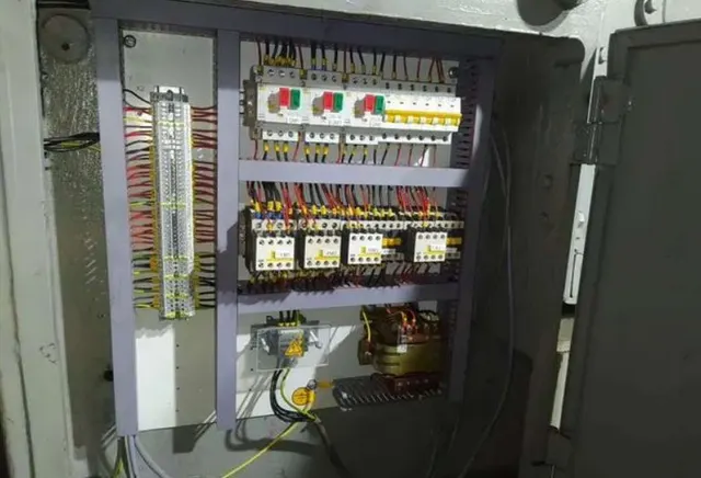 Станок резьбонакатной А2528