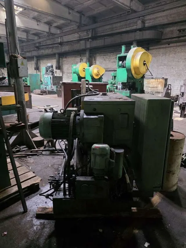 Станок автомат отрезной круглопильный 8Г663