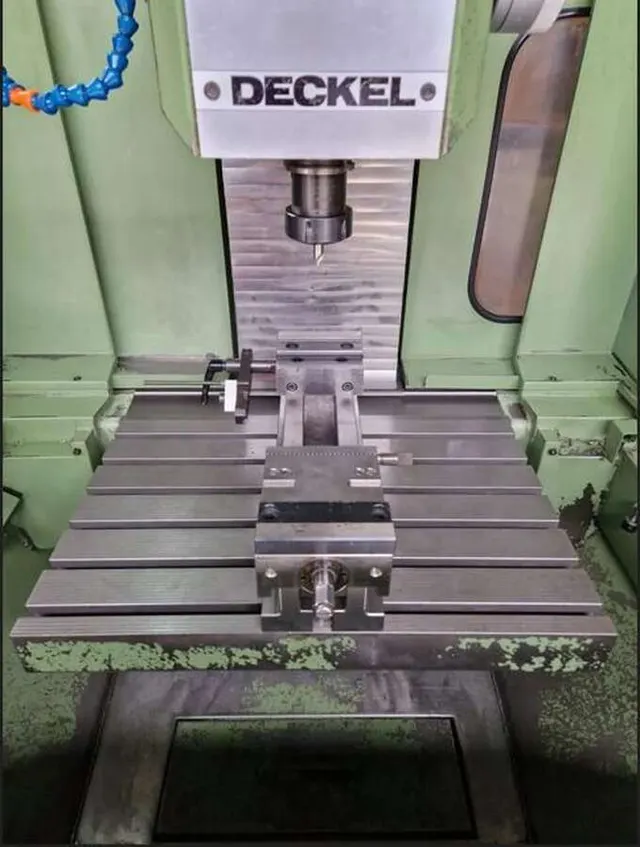 Фрезерный станок с ЧПУ Deckel FP2NC