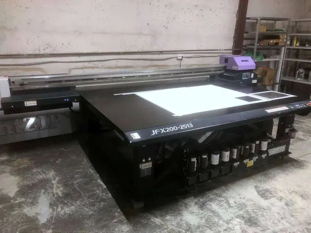 Планшетный УФ-принтер Mimaki JFX200-2513 2015г.