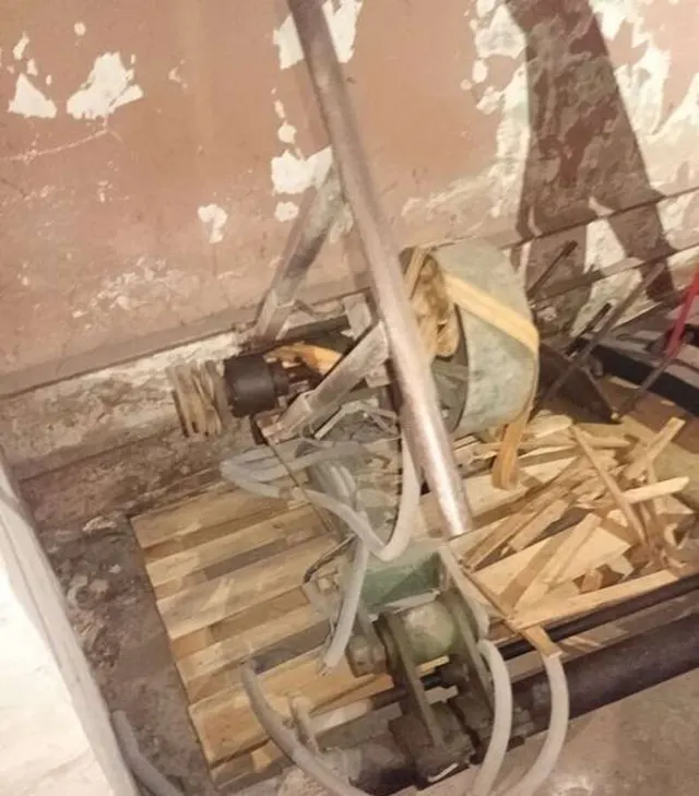 Коленно-рычажный полировальный станок для камня
