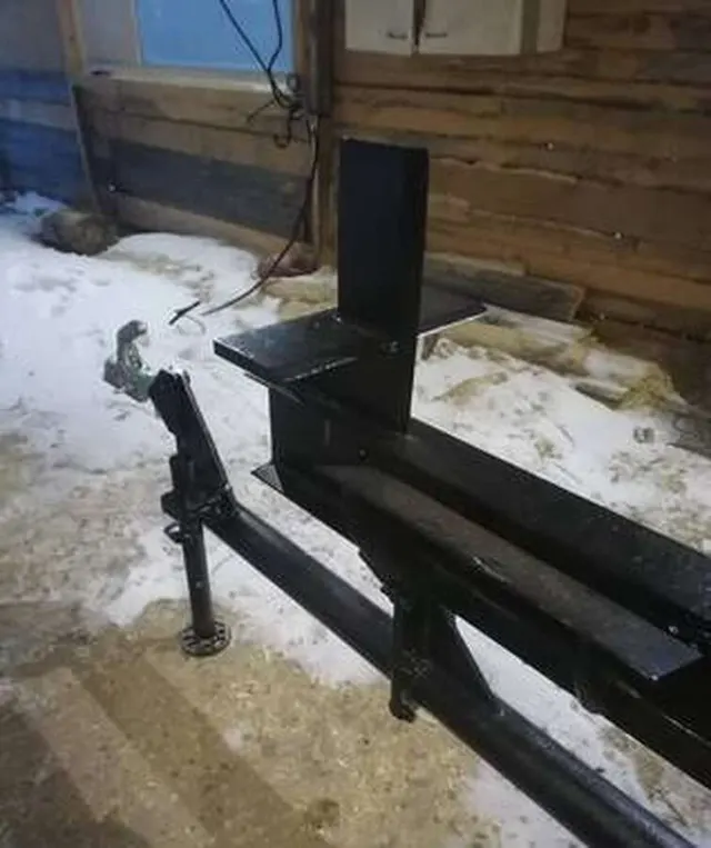 Дровокольный станок мобильный