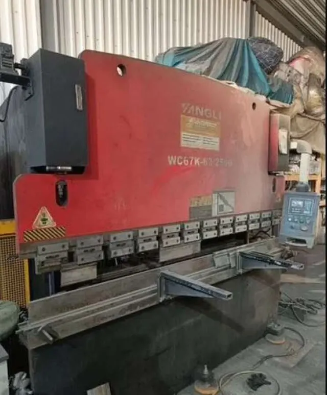 Станок листогибочный Yangli WC67K-63/2500 с ЧПУ