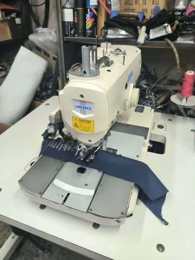 Петельная швейная машина Juki MEB-3200SS с глазком