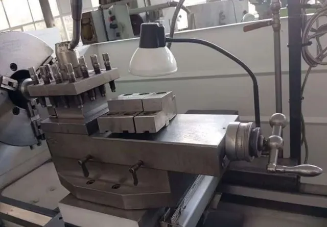 Станок токарно-винторезный ANNN YANG DY-760G с УЦИ
