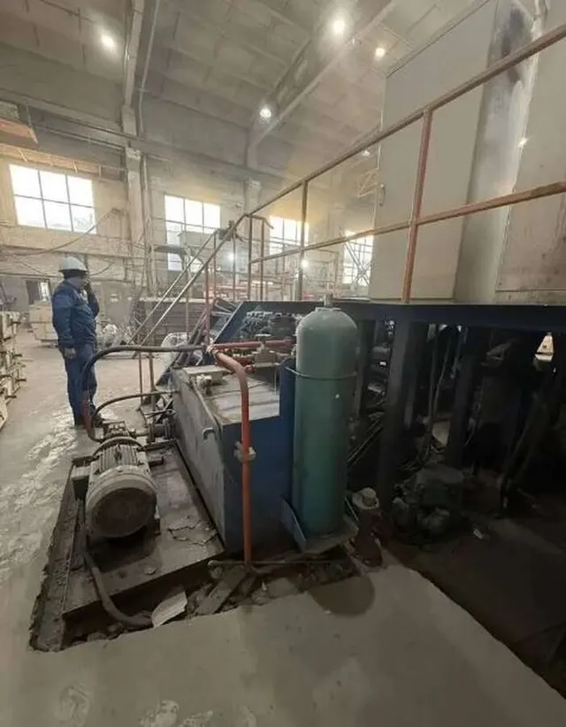 Машина для литья алюминия низкого давления J456С
