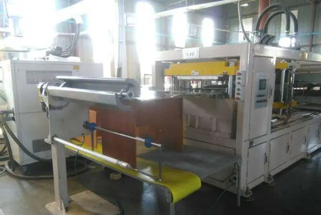 Машина для формования пластмассы VKP-800/600FTI