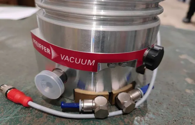 Турбомолекулярный насос Pfeiffer Vacuum HiPace 300