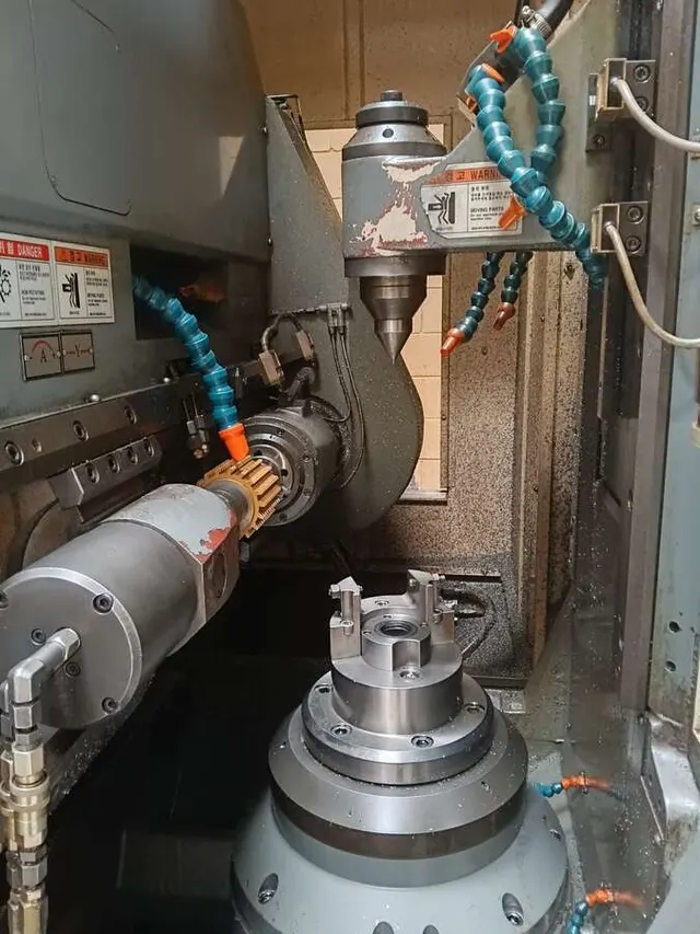 Зубофрезерный станок S&T Dynamics GHO-200