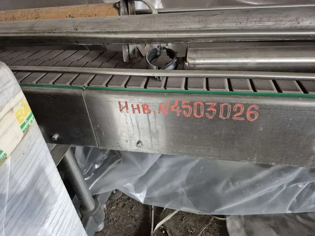Транспортер бутылочный с накопительным столом