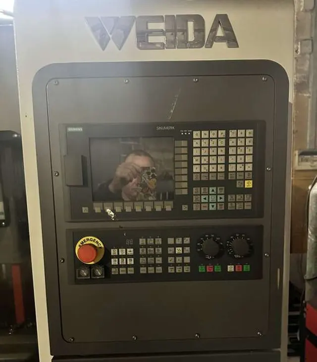 Фрезерный обрабатывающий центр WEIDA VMC640 с ЧПУ