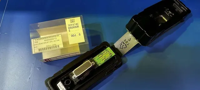 УФ-принтер Roland VersaUV LEF-200