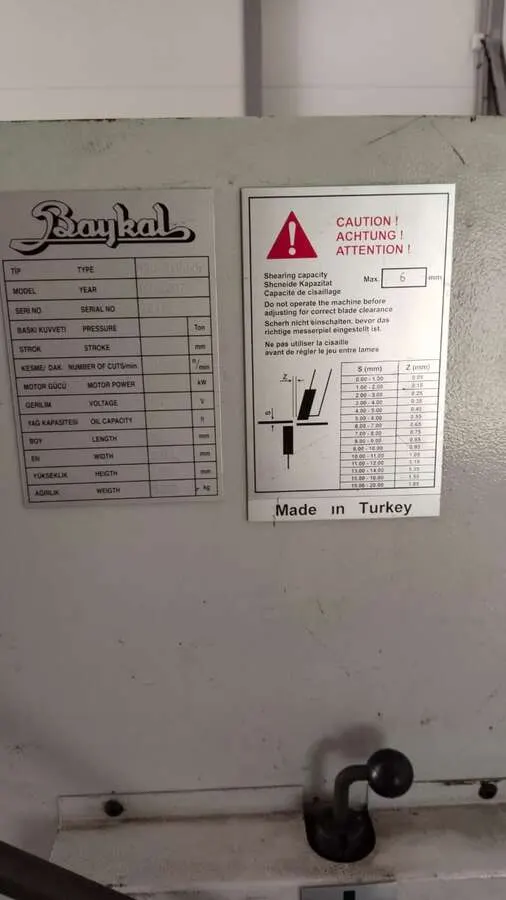 Гильотинные ножницы Baykal HGL 3100×6