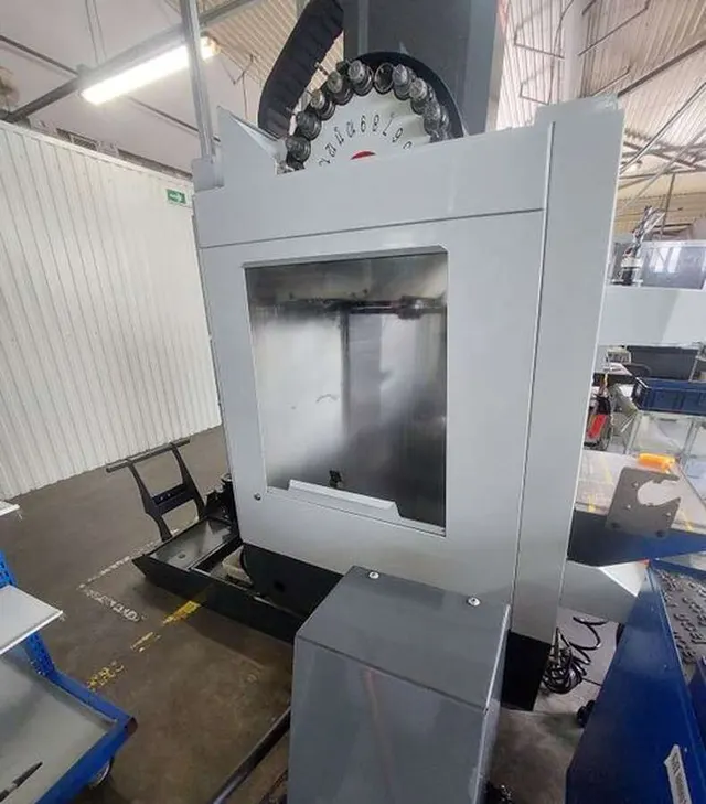 Обрабатывающий центр Haas VF-2 с ЧПУ