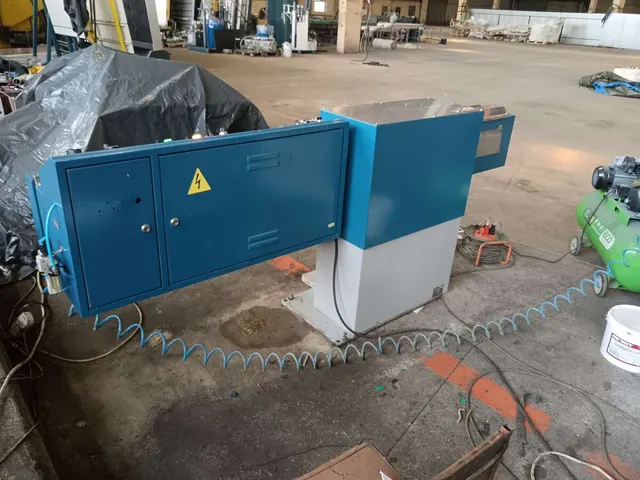 Экструдер бутила Lisec LBH25V
