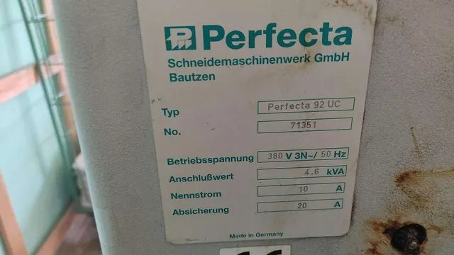 Бумагорезальная машина Perfecta 92-UC