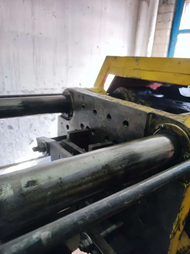 Термопластавтомат ДЕ330 Ф1 (3)
