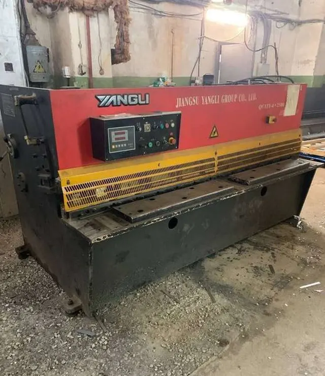 Ножницы гильотинные YANGLI QC 4x2500
