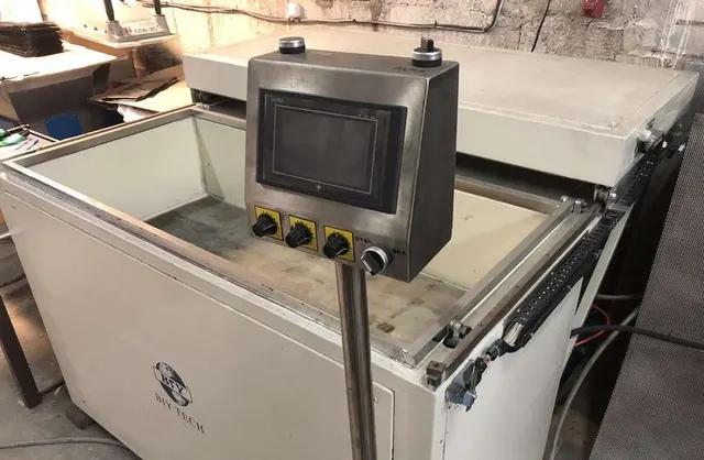 Термоформовочная машина BIY-V1360A