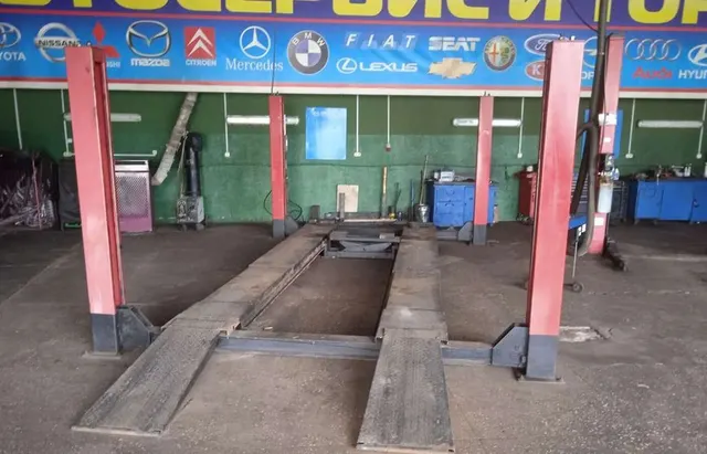 Подъемник четырехстоечный