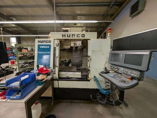 Обрабатывающий центр с ЧПУ HURCO VMX 24 2001г.в.