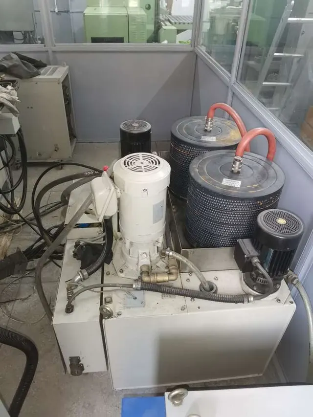 Электроэррозийный станок Mitsubishi DWC90C