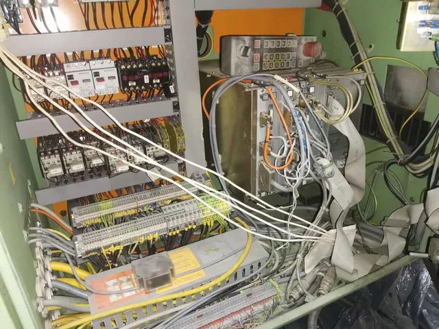Фрезерный станок с ЧПУ MAHO 600E