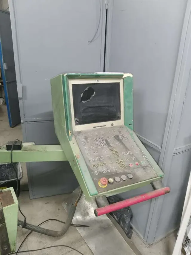 Фрезерный станок с ЧПУ MAHO 600E