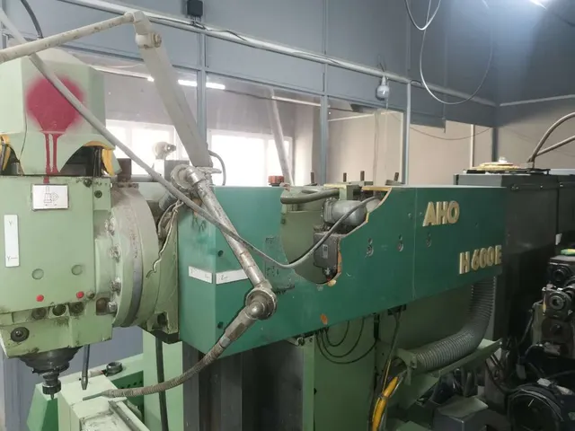 Фрезерный станок с ЧПУ MAHO 600E