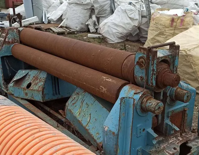 Листогиб трехвалковый