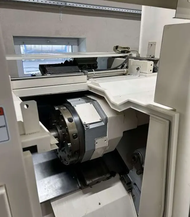Токарно-фрезерный станок с ЧПУ Okuma LB10M