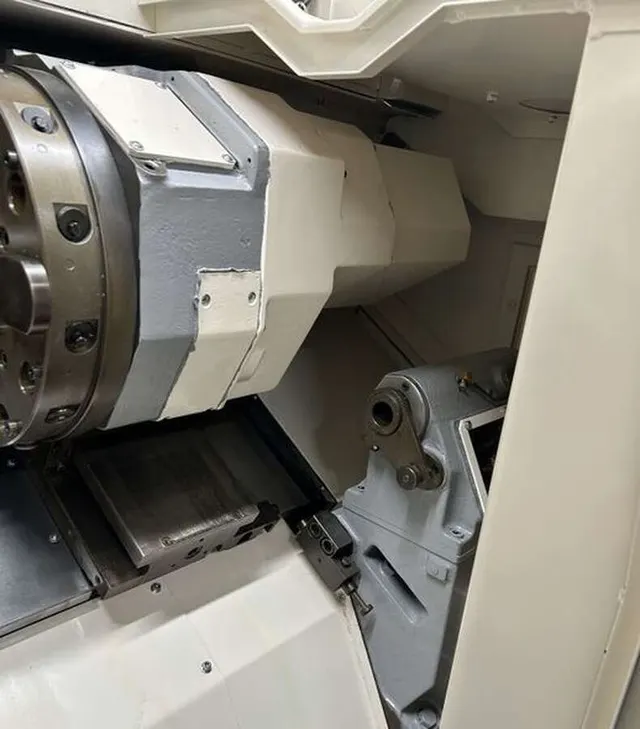 Токарно-фрезерный станок с ЧПУ Okuma LB10M